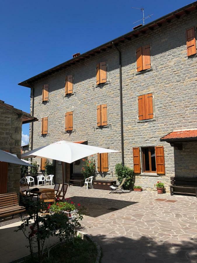 Albergo Ristorante Letizia Кьюзи-делла-Верна Экстерьер фото